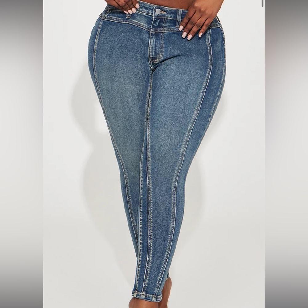 Stretch Skinny
Jeans -plus